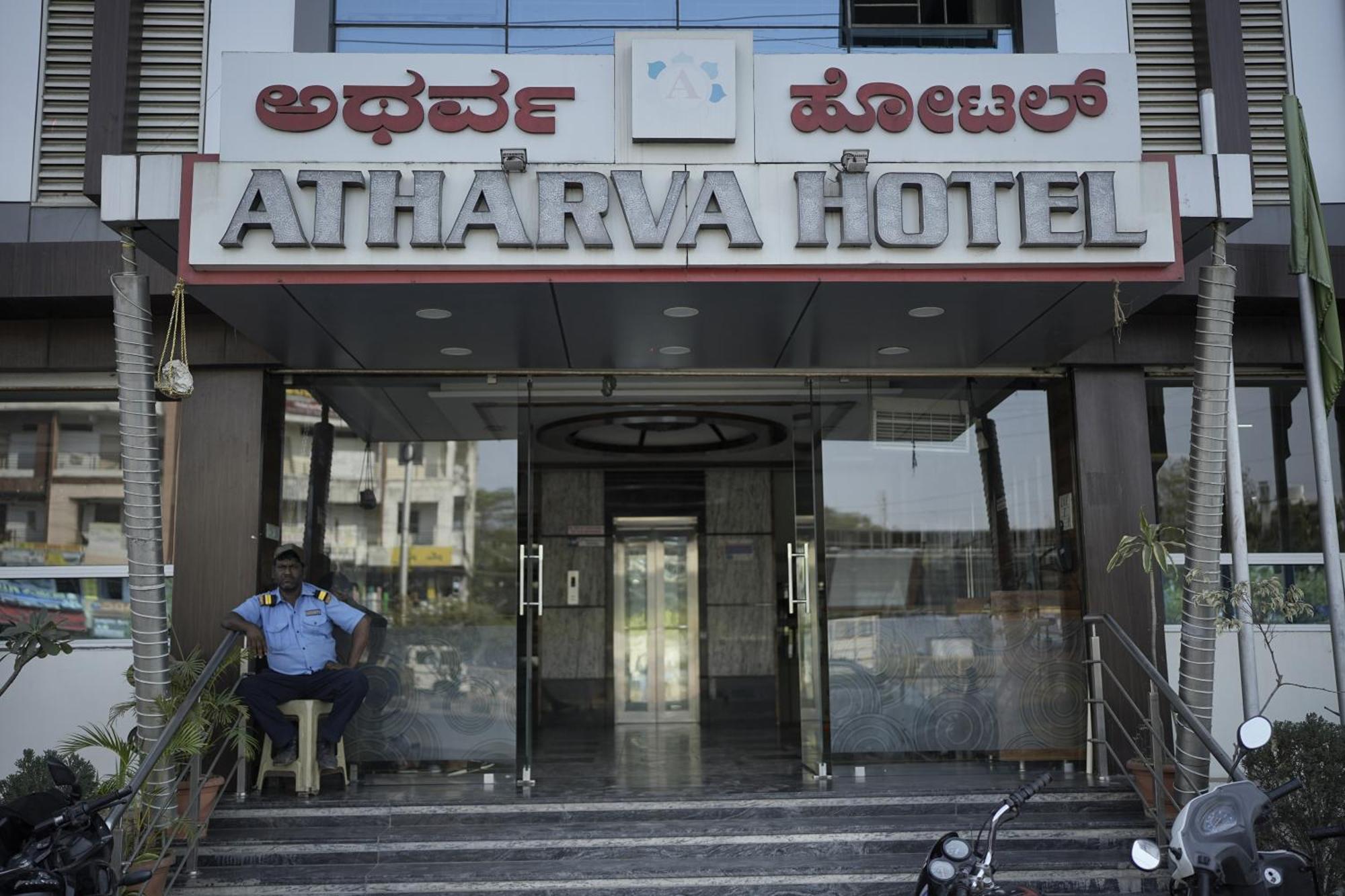 Atharva Hotel جولبارجا المظهر الخارجي الصورة